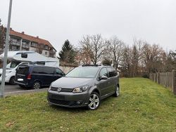 Grau Gebraucht 2014 VW Touran Life Van / Kleinbus | 7.589 € (Guter Preis)