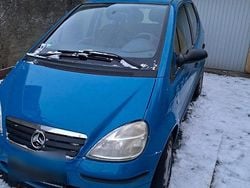 Blau Gebraucht 1999 Mercedes A140 Kleinwagen | 1.888 € (Fairer Preis)