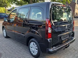 Schwarz Gebraucht 2012 Citroën Berlingo Tendance Van / Kleinbus | 6.790 € (Fairer Preis)