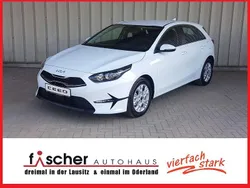 Carraraweiss Neu 2025 Kia Ceed 4 Limousine | 26.250 € (Fairer Preis)