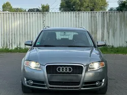 Grau Gebraucht 2005 Audi A4 Kombi | 2.200 € (Guter Preis)