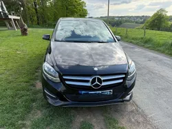 Schwarz Gebraucht 2017 Mercedes B200 Van / Kleinbus | 12.000 € (Fairer Preis)