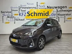 Grau Gebraucht 2020 Toyota Yaris Hybrid Team Limousine | 15.490 € (Fairer Preis)