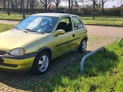 Gelb Gebraucht 2000 Opel Corsa Kleinwagen | 999 €