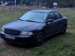 Blau Gebraucht 1998 Audi A4 Limousine | 2.200 € (Teuer)
