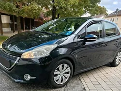 Schwarz Gebraucht 2012 Peugeot 208 Kleinwagen | 3.200 €