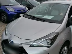 Silber Gebraucht 2018 Toyota Yaris Hybrid Kleinwagen | 13.999 € (Fairer Preis)