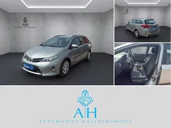Silber Gebraucht 2015 Toyota Auris Touring Sports Cool Kombi | 9.500 € (Fairer Preis)
