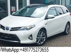 Weiß Gebraucht 2013 Toyota Auris Hybrid Limousine | 8.990 € (Etwas zu teuer)