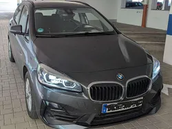 Grau Gebraucht 2021 BMW 216 Active Tourer Van / Kleinbus | 20.000 € (Fairer Preis)