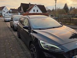 Schwarz Gebraucht 2020 Ford Focus ST-Line Limousine | 13.500 € (Etwas zu teuer)