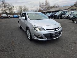 Silber Gebraucht 2015 Opel Astra Exklusiv Kombi | 6.500 € (Fairer Preis)