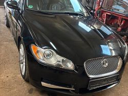 Schwarz Gebraucht 2010 Jaguar XF S Limousine | 5.850 €