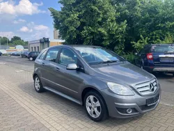 Grau Gebraucht 2010 Mercedes B180 Van / Kleinbus | 6.900 € (Fairer Preis)