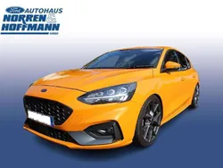 Tropicalorange metallic Gebraucht 2020 Ford Focus ST Limousine | 24.990 € (Fairer Preis)