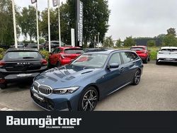 Blau Gebraucht 2024 BMW 330 M Sport Kombi | 37.980 € (Superpreis)