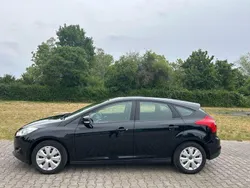 Schwarz Gebraucht 2013 Ford Focus Limousine | 4.600 € (Fairer Preis)