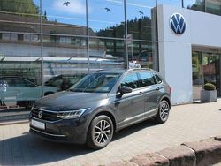 Grau Gebraucht 2022 VW Tiguan Life SUV | 26.290 € (Fairer Preis)