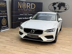 Crystal white metallic (metallic) Gebraucht 2020 Volvo V60 Momentum Kombi | 21.849 € (Guter Preis)