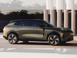 Grün (mineralgrün metallic) Neu 2025 Lynk & Co 08 SUV | 47.996 € (Guter Preis)