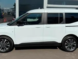 Weiß Neu 2025 Ford Tourneo Courier Titanium Van / Kleinbus | 27.000 € (Guter Preis)