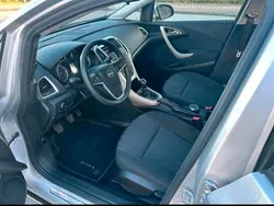 Silber Gebraucht 2010 Opel Astra Limousine | 6.500 € (Etwas zu teuer)