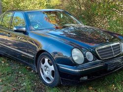 Schwarz Gebraucht 1999 Mercedes E200 Elegance Limousine | 5.198 € (Etwas zu teuer)