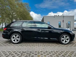 Schwarz Gebraucht 2016 Audi A4 Coupé | 11.998 €