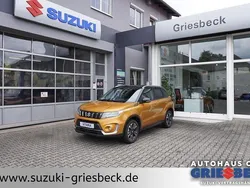 Solar yellow pearl metallic/co Gebraucht 2023 Suzuki Vitara Comfort+ SUV | 23.900 € (Fairer Preis)