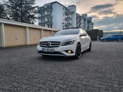 Weiß Gebraucht 2014 Mercedes 180 Limousine | 12.600 €