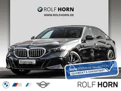 Saphirschwarz metallic Gebraucht 2024 BMW 550e M Sport Limousine | 74.740 € (Fairer Preis)