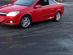 Rot Gebraucht 2008 Opel Astra Cabriolet Cabrio | 1.300 €