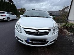 Weiß Gebraucht 2009 Opel Corsa Kleinwagen | 2.800 € (Fairer Preis)