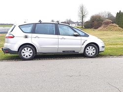 Grau Gebraucht 2009 Ford S-MAX Van / Kleinbus | 4.000 €