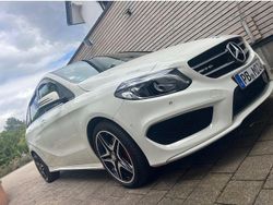 Weiß Gebraucht 2015 Mercedes B200 AMG line Van / Kleinbus | 17.600 € (Teuer)