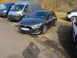 Moon rock / met Gebraucht 2018 Hyundai i30 Passion Limousine | 13.980 € (Etwas zu teuer)