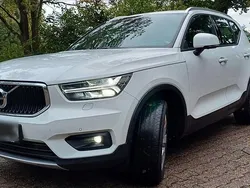 Weiß Gebraucht 2019 Volvo XC40 Momentum SUV | 23.900 € (Fairer Preis)