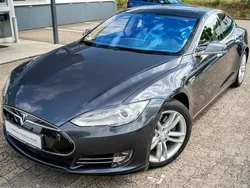 Grau Gebraucht 2015 Tesla Model S Limousine | 31.999 € (Teuer)