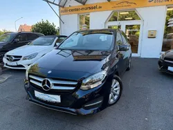 Blau Gebraucht 2016 Mercedes B180 Van / Kleinbus | 16.990 € (Fairer Preis)