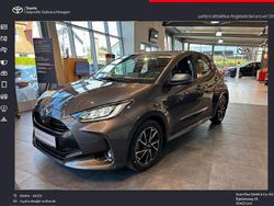 Grau Gebraucht 2021 Toyota Yaris Hybrid Team Limousine | 16.990 € (Fairer Preis)