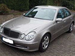 Beige Gebraucht 2004 Mercedes E200 Avantgarde Limousine | 5.450 € (Fairer Preis)