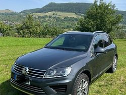 Grau Gebraucht 2016 VW Touareg R-line SUV | 22.900 € (Fairer Preis)