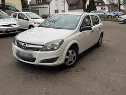 Weiß Gebraucht 2009 Opel Astra Limousine | 2.600 € (Fairer Preis)