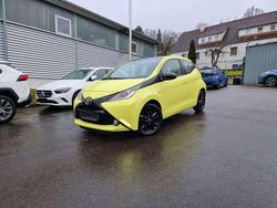 Gelb Gebraucht 2016 Toyota Aygo X-cite Kleinwagen | 9.990 € (Teuer)