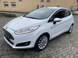 Frozen white Gebraucht 2014 Ford Fiesta Individual Kleinwagen | 2.350 €