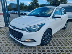Weiß Gebraucht 2017 Hyundai i20 Active Limousine | 6.890 € (Fairer Preis)