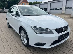 Weiß Gebraucht 2015 Seat Leon ST Kombi | 6.188 €