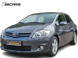 Grau Gebraucht 2012 Toyota Auris Travel Limousine | 8.780 € (Etwas zu teuer)