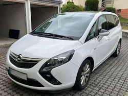 Weiß Gebraucht 2016 Opel Zafira Tourer drive Van / Kleinbus | 6.900 € (Fairer Preis)