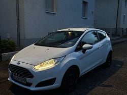Weiß Gebraucht 2015 Ford Fiesta Ambiente Kleinwagen | 5.000 € (Fairer Preis)